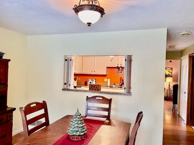 264 Elm Ct gallery image 10