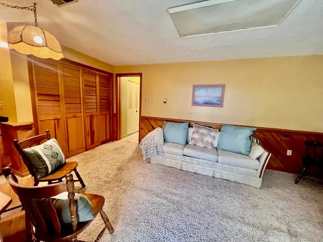 264 Elm Ct gallery image 17