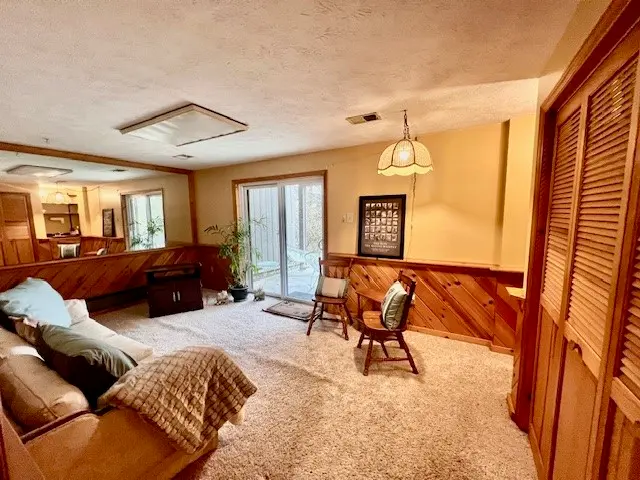 264 Elm Ct gallery image 18