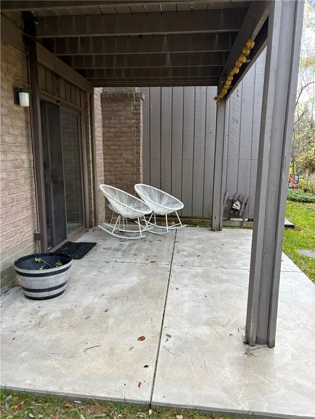 264 Elm Ct gallery image 22