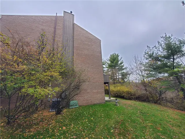 264 Elm Ct gallery image 24