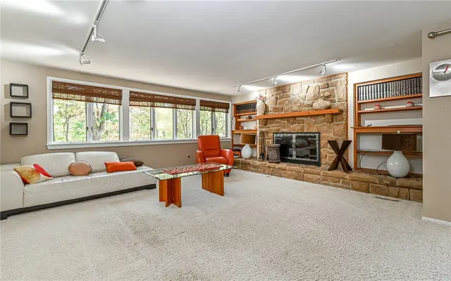 2652 Glenchester Rd gallery image 2