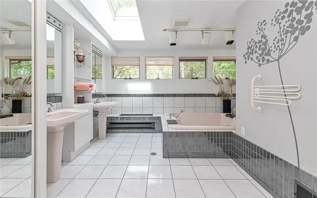 2652 Glenchester Rd gallery image 35