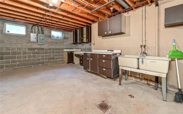 2652 Glenchester Rd gallery image 36