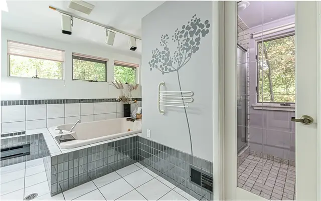 2652 Glenchester Rd gallery image 38