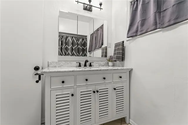 2654 W Hardies Rd gallery image 3