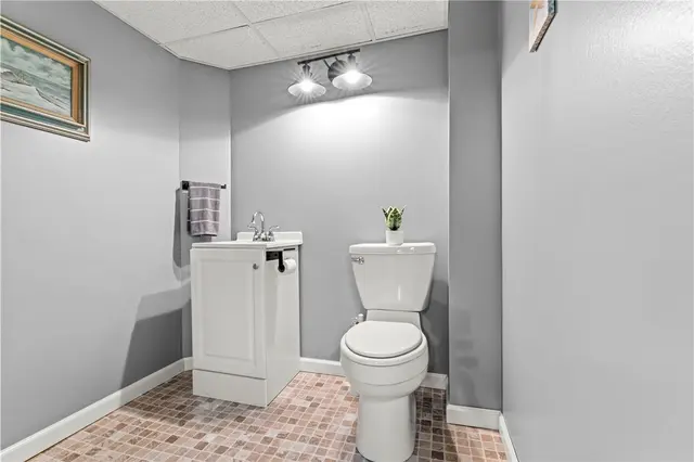 2654 W Hardies Rd gallery image 8