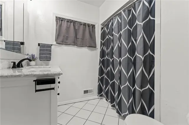 2654 W Hardies Rd gallery image 13