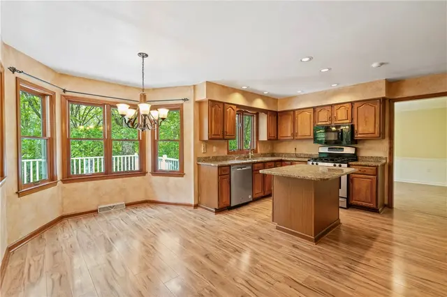 2662 Timberglen Drive W gallery image 2