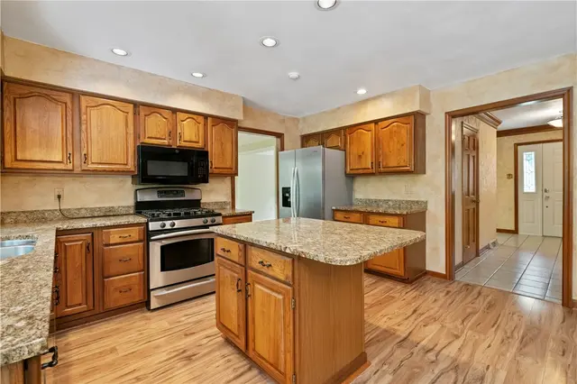2662 Timberglen Drive W gallery image 18