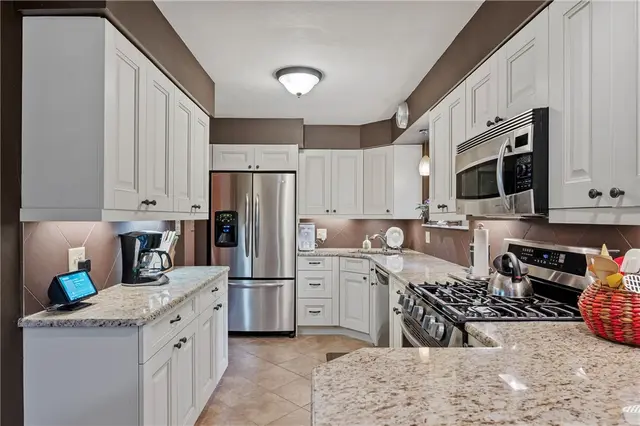 2666 Pointview Drive gallery image 5