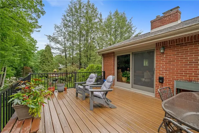 2666 Pointview Drive gallery image 6