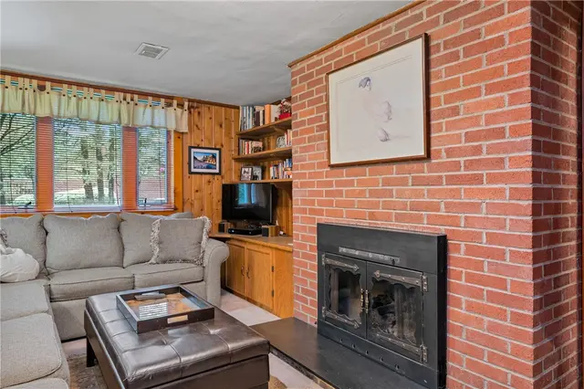 2666 Pointview Drive gallery image 8