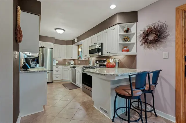 2666 Pointview Drive gallery image 9