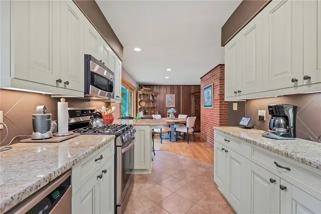 2666 Pointview Drive gallery image 13
