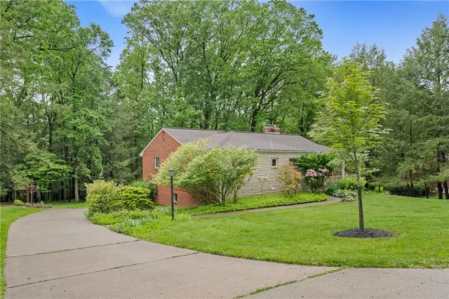 2666 Pointview Drive gallery image 14