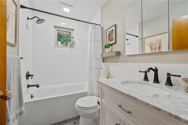 2666 Pointview Drive gallery image 15