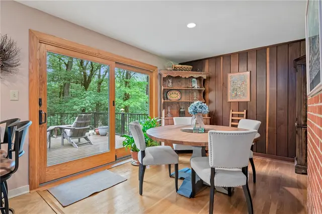 2666 Pointview Drive gallery image 17