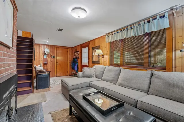 2666 Pointview Drive gallery image 18
