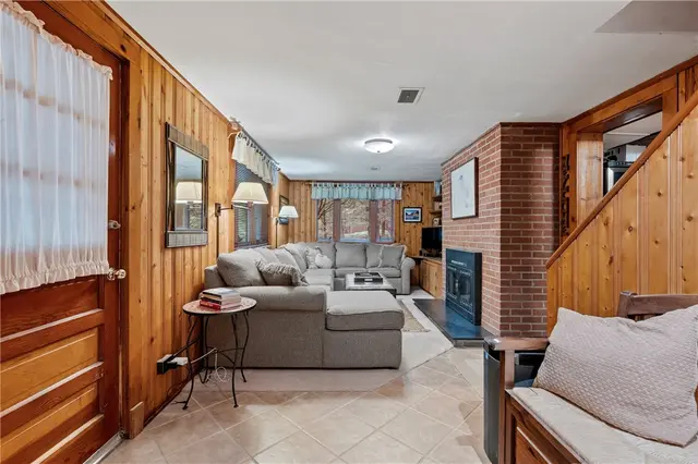 2666 Pointview Drive gallery image 19