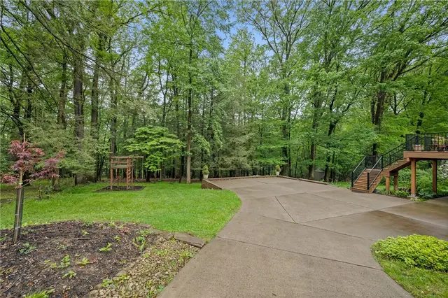 2666 Pointview Drive gallery image 25