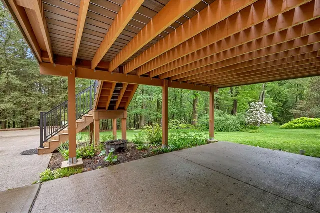 2666 Pointview Drive gallery image 27