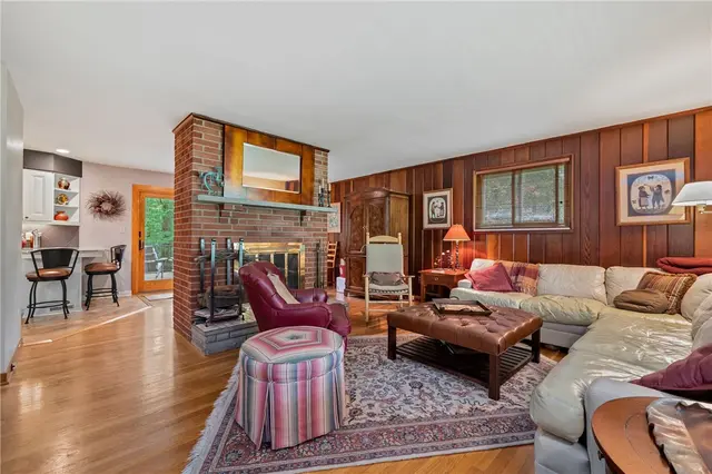 2666 Pointview Drive gallery image 28