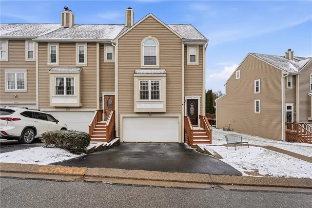 2671 Hunters Point Drive gallery image 4