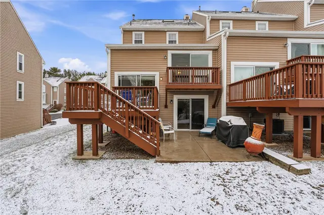 2671 Hunters Point Drive gallery image 13