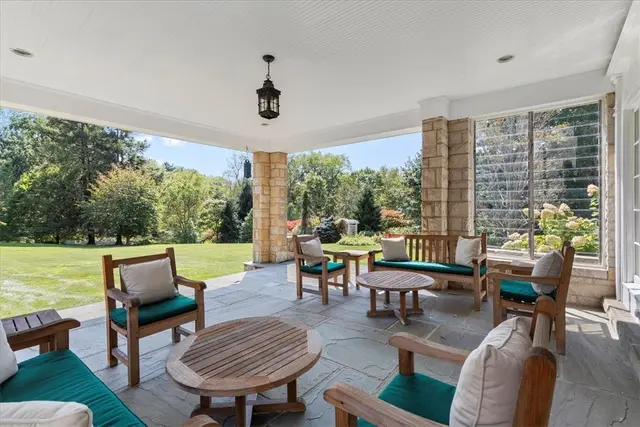 2685 Sunset Lane gallery image 2