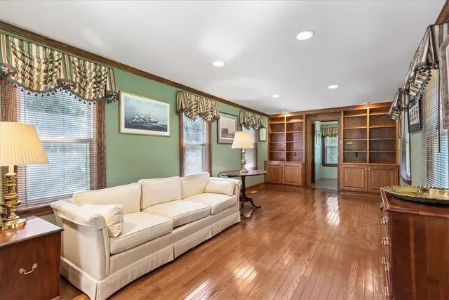 2685 Sunset Lane gallery image 4