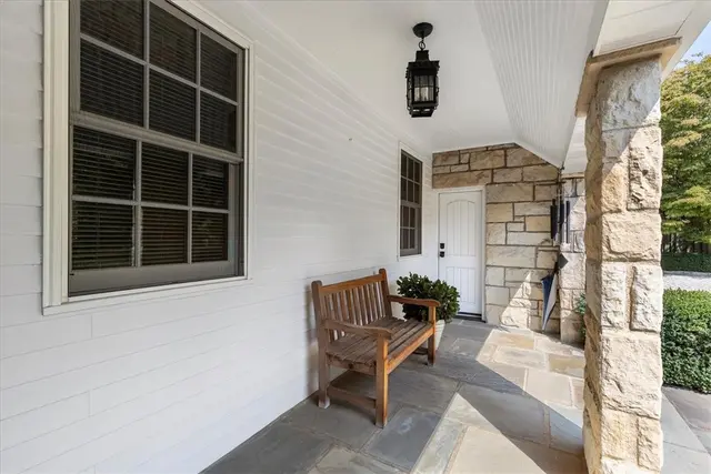 2685 Sunset Lane gallery image 8