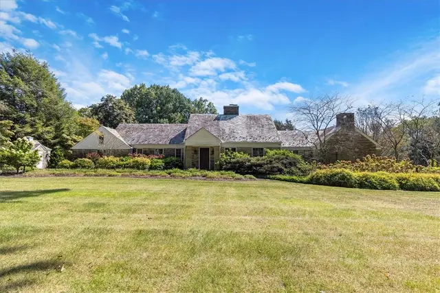 2685 Sunset Lane gallery image 9