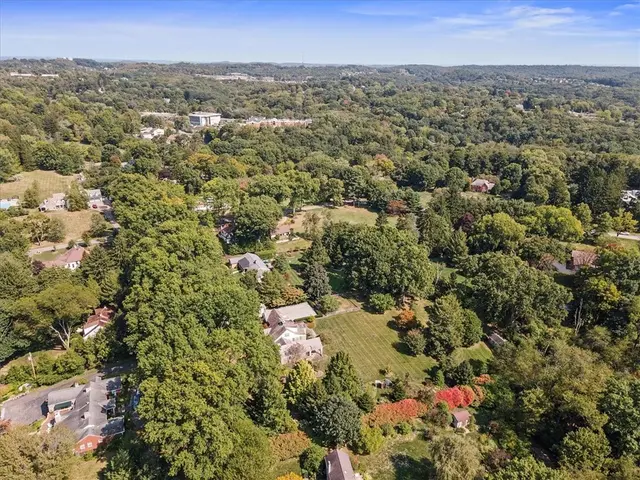 2685 Sunset Lane gallery image 10