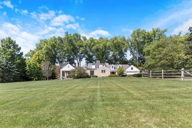 2685 Sunset Lane gallery image 14