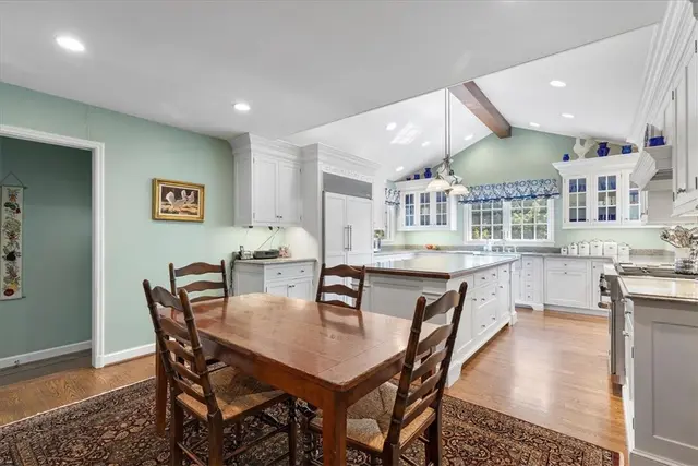 2685 Sunset Lane gallery image 18