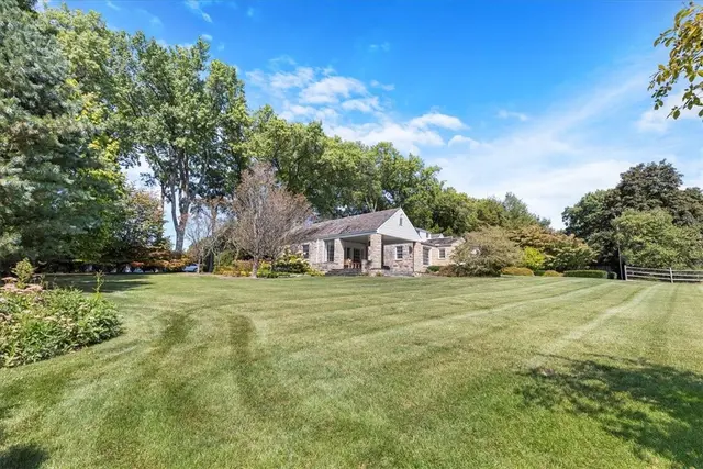 2685 Sunset Lane gallery image 21
