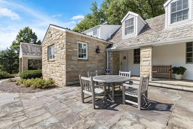 2685 Sunset Lane gallery image 31