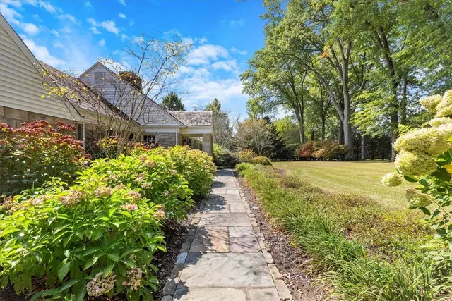 2685 Sunset Lane gallery image 34