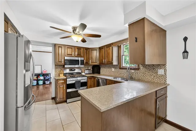 269 Kinvara Drive gallery image 19