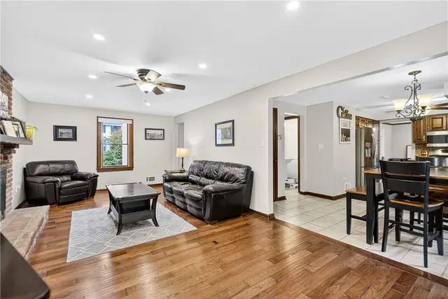 269 Kinvara Drive gallery image 27