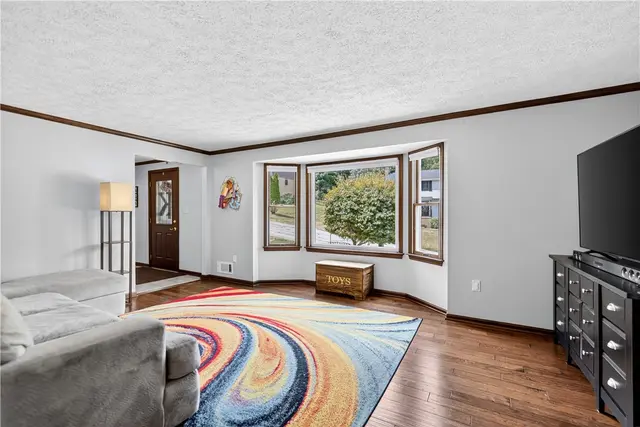 269 Kinvara Drive gallery image 32