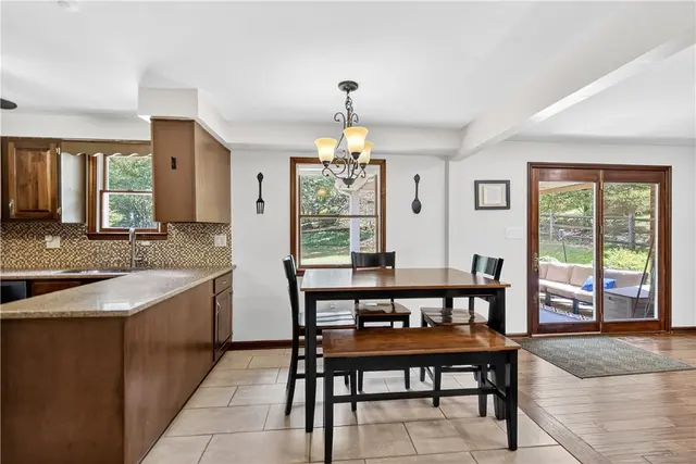 269 Kinvara Drive gallery image 33