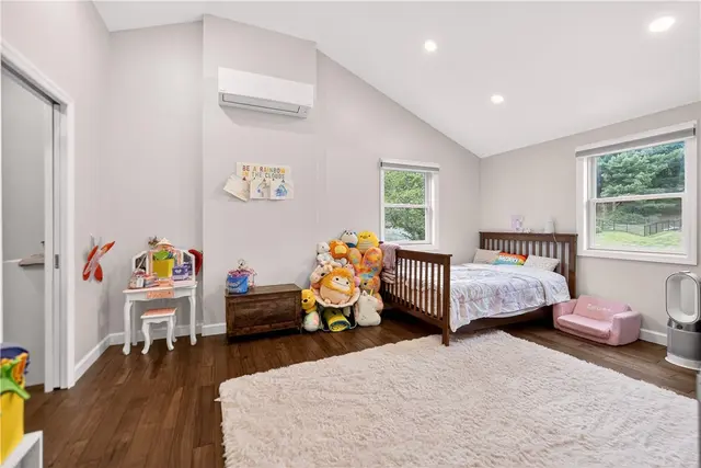 269 Kinvara Drive gallery image 40