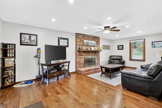 269 Kinvara Drive gallery image 42