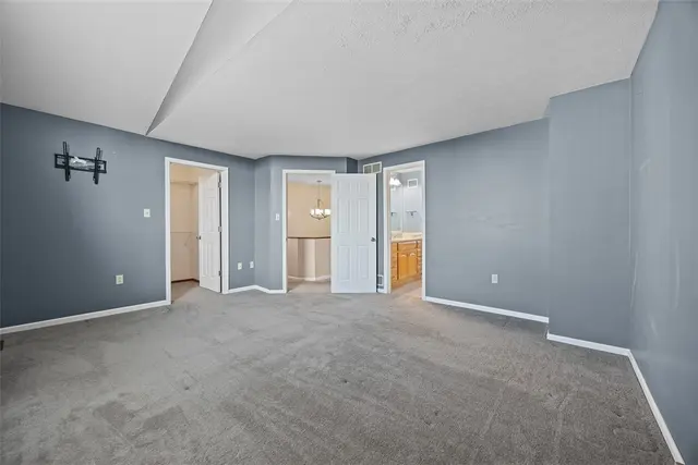 2692 Hunters Point Dr gallery image 3