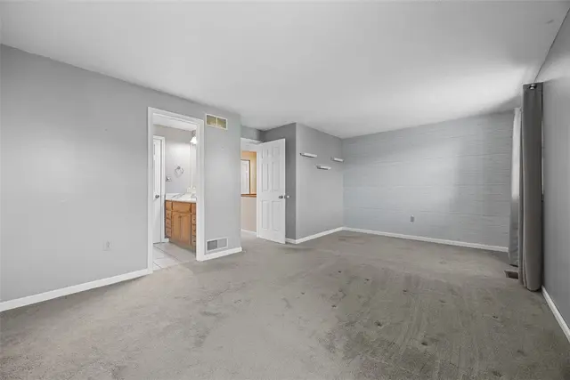 2692 Hunters Point Dr gallery image 18
