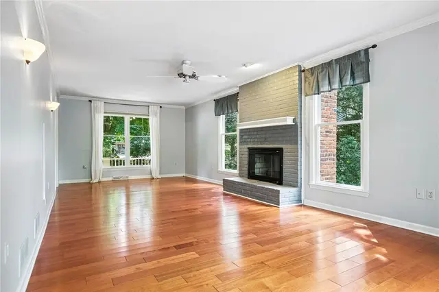 2696 Timberglen Dr gallery image 2