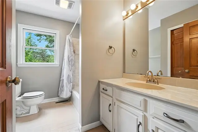 2696 Timberglen Dr gallery image 32
