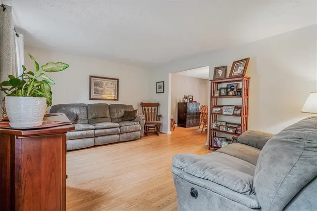 27 Watson St gallery image 9